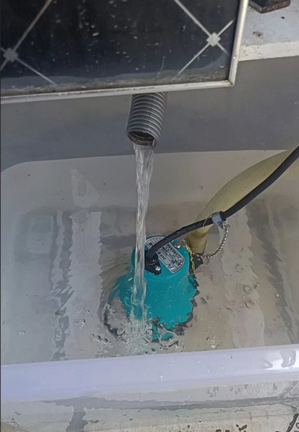 applications Solar Energy Miniature Bilge Pump DC12V BL Battery-powered